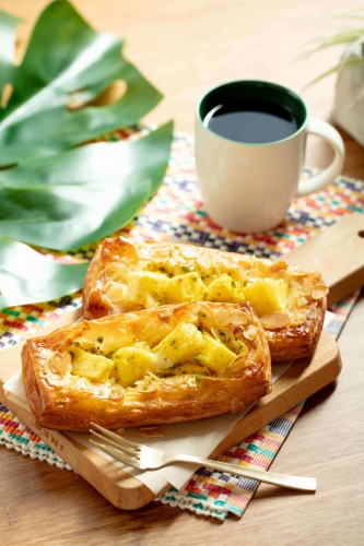 Starbucks_Fresh Pineapple Almond Danish (1) (1)