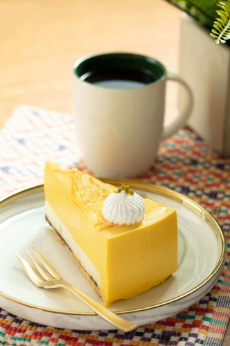 Starbucks_Mango Passion Fruit Mousse Cake (1) (1)