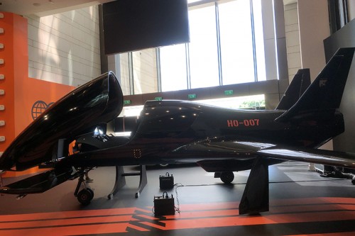 設計及研制歷時超過5年，Centauri Valkyrie 為全球其中一款最頂級高端的私人飛機，飛機內部由著名意大利賽車與跑車生產商瑪莎拉蒂操刀設計，散發有如置身高級跑車的皇者氣派。