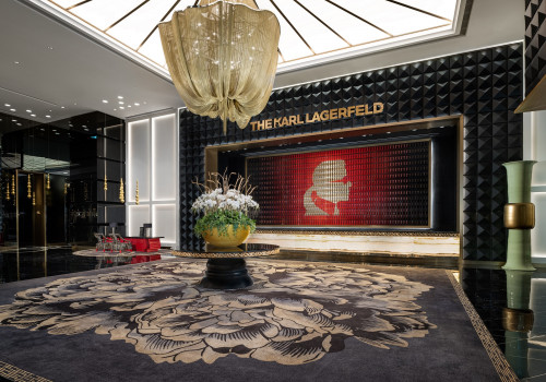 THE KARL LAGERFELD的內部設計貫徹Karl Lagerfeld畢生追崇的時尚格調,結合大膽超卓的配色與圖案。
