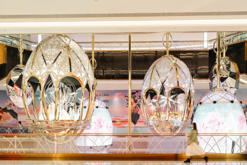 4. Decadent 揓oyous Shopping and Dining Rewards