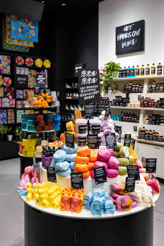 Lush_Venetian Shop 30