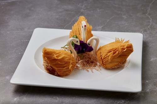 La Chine - Crispy-fried swan turnip puff 天鵝蘿蔔絲酥