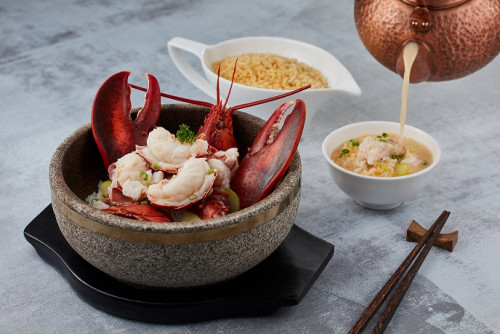 La Chine - Poached Boston lobster in superior prawn broth served with crispy rice 脆米濃蝦湯波士頓龍蝦泡飯