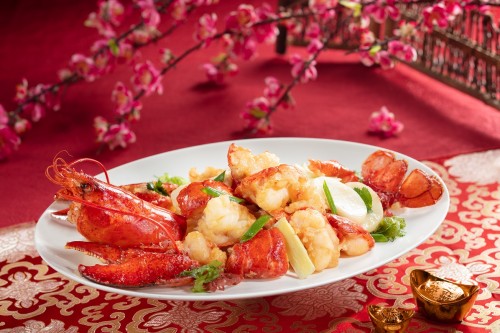 Lotus Palace_Stir-fried Canadian Lobster with Rice Cake and SpringOnion