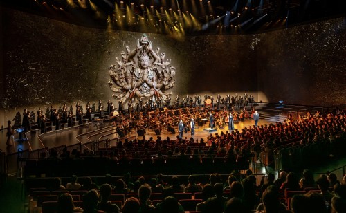 是次演出以美高梅劇院2,800萬像素震撼視覺賦能，首度以數碼化呈現經典敦煌壁畫。