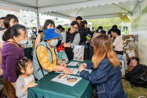 橫琴粵澳深度合作區多個介紹橫琴植物及昆蟲的攤位遊戲受到市民旅客的歡迎。