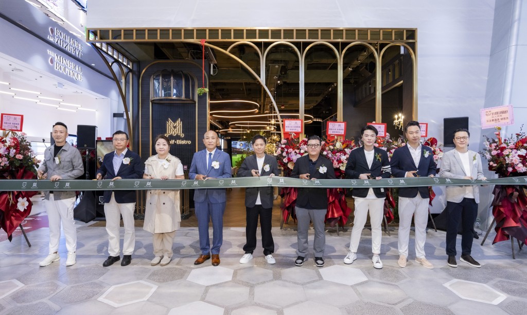 1. 「MyGolf Macau」及「MyGolf Bistro」在澳門葡京人隆重開幕。
