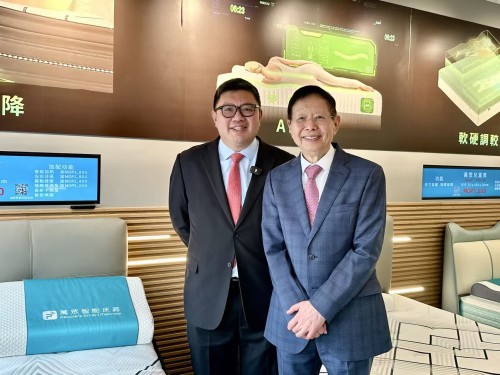 梁成永(左)、梁啟雄梁啟雄與兒子梁成永「父子檔」推動本港發展智慧城市
