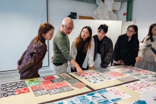 Prof. Luís Ferreira 與大家進行創作交流。