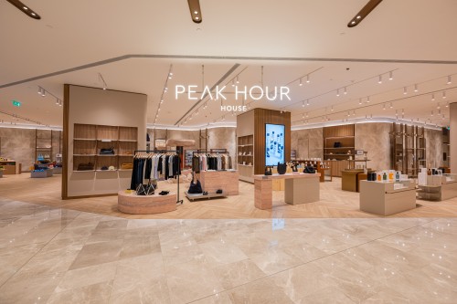 PEAK HOUR HOUSE是基於PEAK HOUR品牌集合店“將美學與生活結合”之概念延伸出的家居生活選物店。我們倡導環保、天然、可持續的生活方式,專注從世界各地甄選獨具設計美學與永續意識的家居生活品牌,同時引入成分天然的個人護理及高端美容產品,在至簡至真的視角下,探尋舒心愉悅的生活方式。