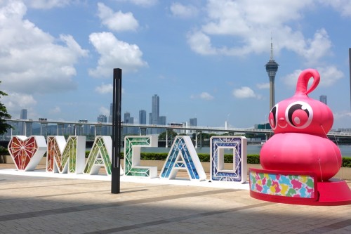 展覽更延伸至壹號廣場外的海濱長廊The exhibition extends to the waterfront promenade outside One
